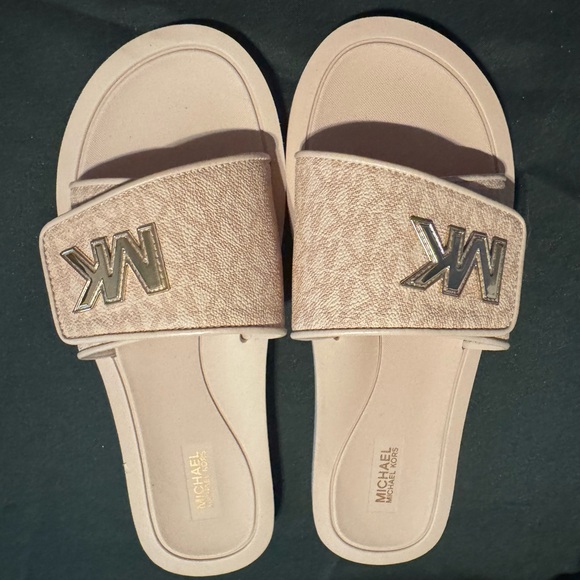 Michael Kors Women's Pink Slide Sandals NWOT - Picture 1 of 4